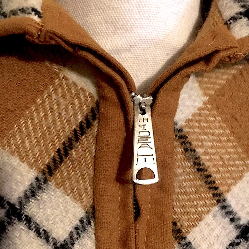 💲SOLD💲 1960s Vintage Reversible Handmade Zip up Cape Solid Mustard or Plaid - Picture 2 of 4